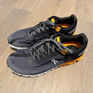 ON Cloudflow / Size: Men’s 10